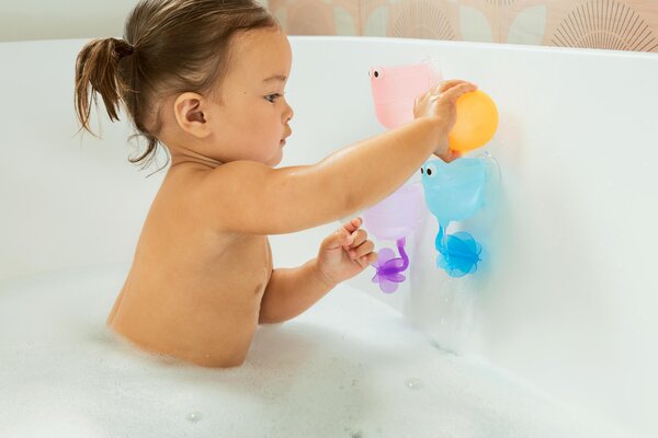 Munchkin Falls™ Bath Toy 
 - Munchkin